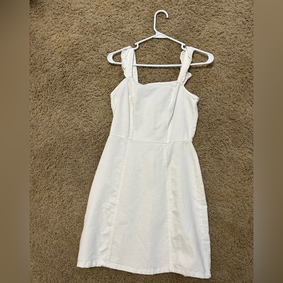 Dresses & Skirts - White dress size medium